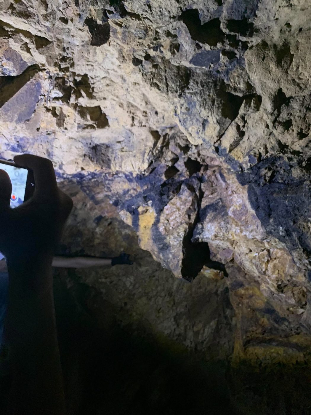 Rock face inside a tunnel in the Minahang Bayan, showing quartz and altered rock